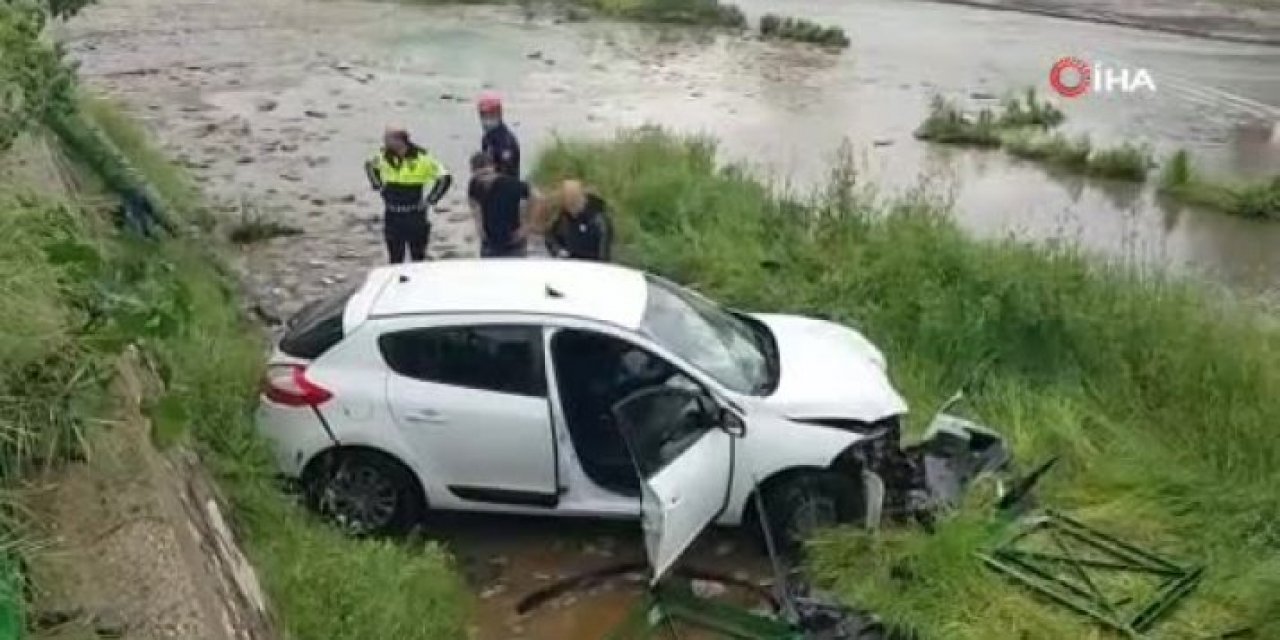 Bursa'da Kadın Öğretmen Aracıyla Dereye Uçtu