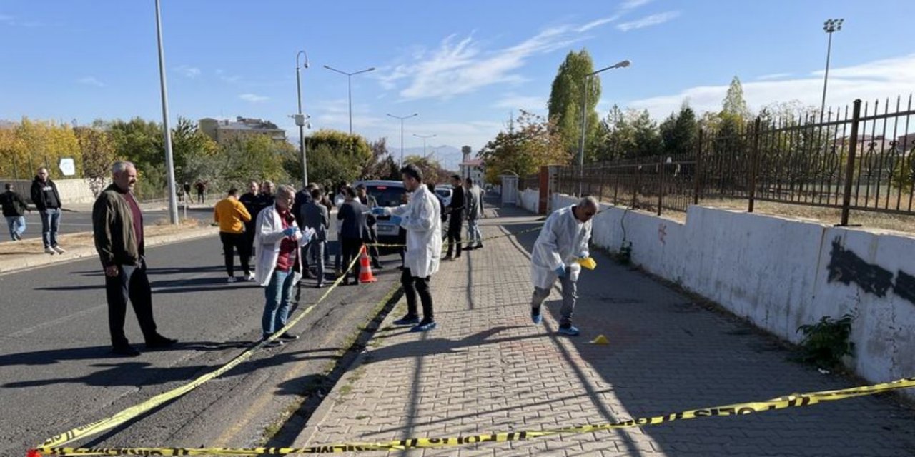Lise öğrencileri arasında bıçaklı kavga! 1 kişi hayatını kaybetti.
