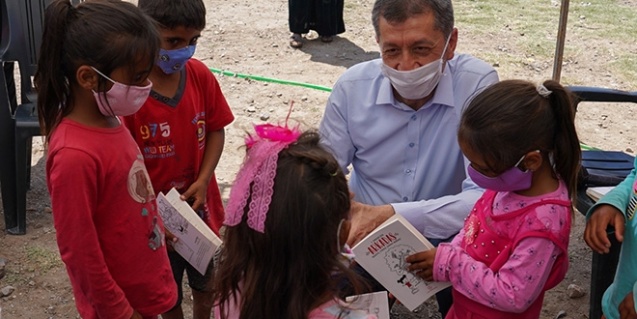 Bakan Ziya Selçuk'tan Öğrencilere Sürpriz Ziyaret