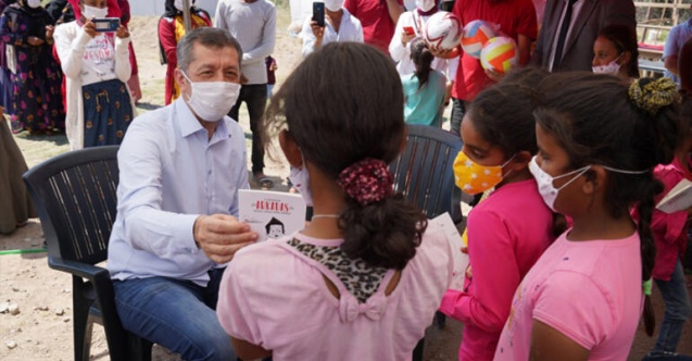 Bakan Selçuk Tarladaki Çocukları ‘Arkadaş’ İle Buluşturdu