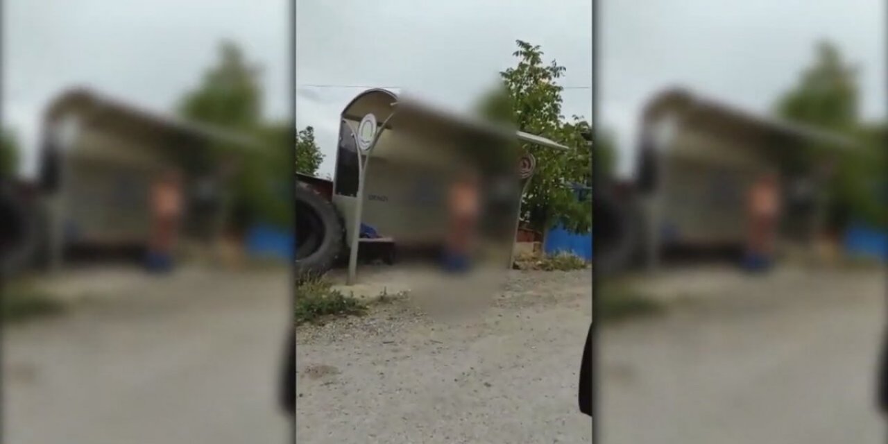 Zonguldakta bir öğretmen durakta mastürbasyon yaparken yakalandı, açığa alındı..