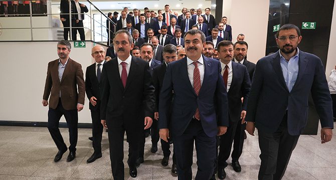 Mahmut Özer kendisine yakışacak şekilde veda etti:Nezaketsizlik ve mesai arkadaşlarına vefasızlıkla gitti…