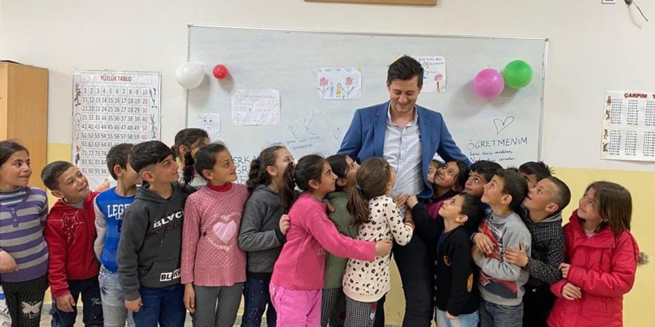 Yolsuzluğu duyurduğu için sürgün edilen öğretmen pes etmedi