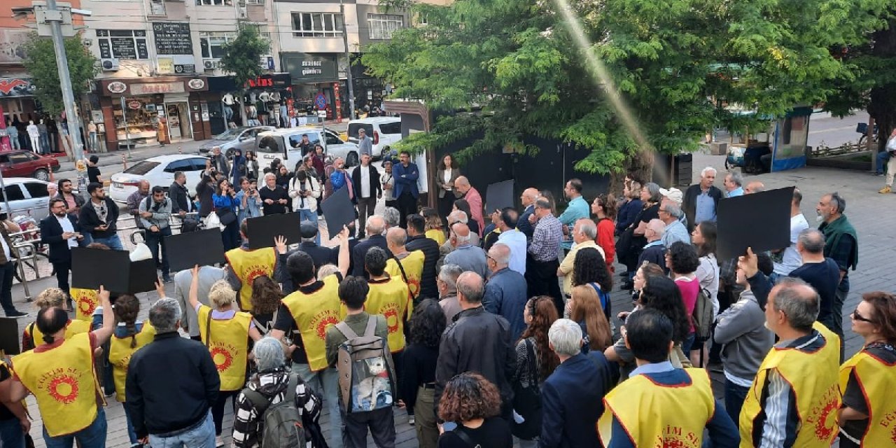 “İmam camide, öğretmen okulda olur”