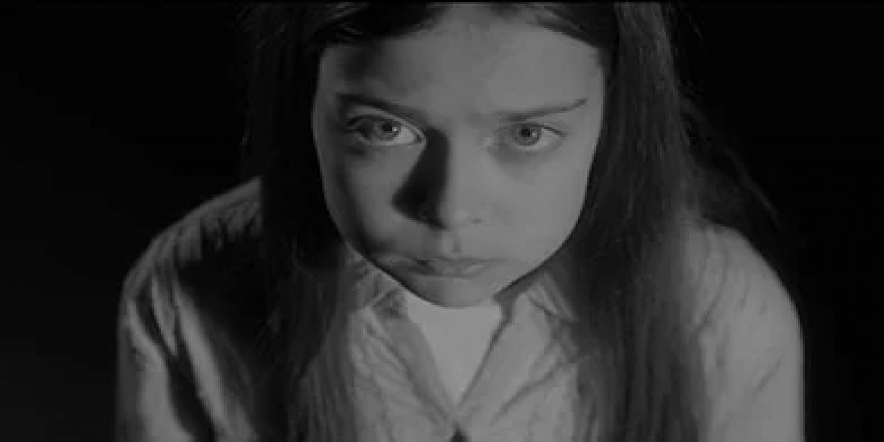 Adalet Yetersiz! İstismara Uğrayan Öğrenci Sürgünde, İstismarcı Öğretmen İse Serbest!