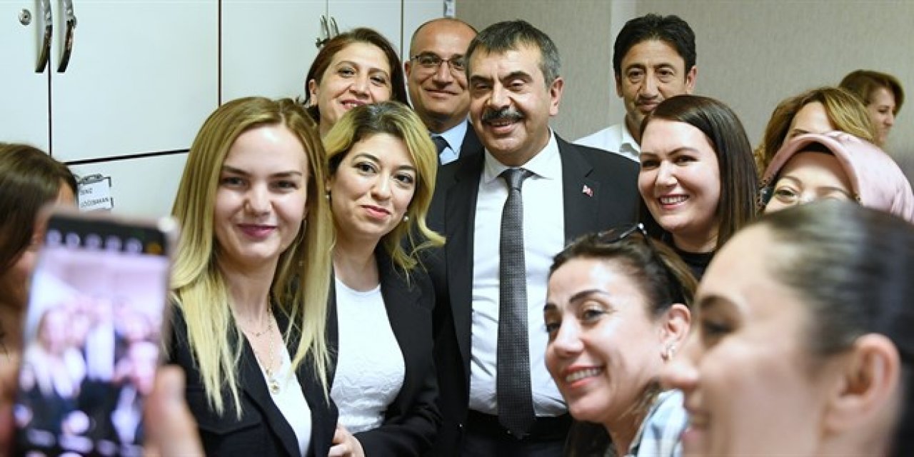 Bakan Yusuf Tekin'den Öğretmenlere Bayram Mesajı