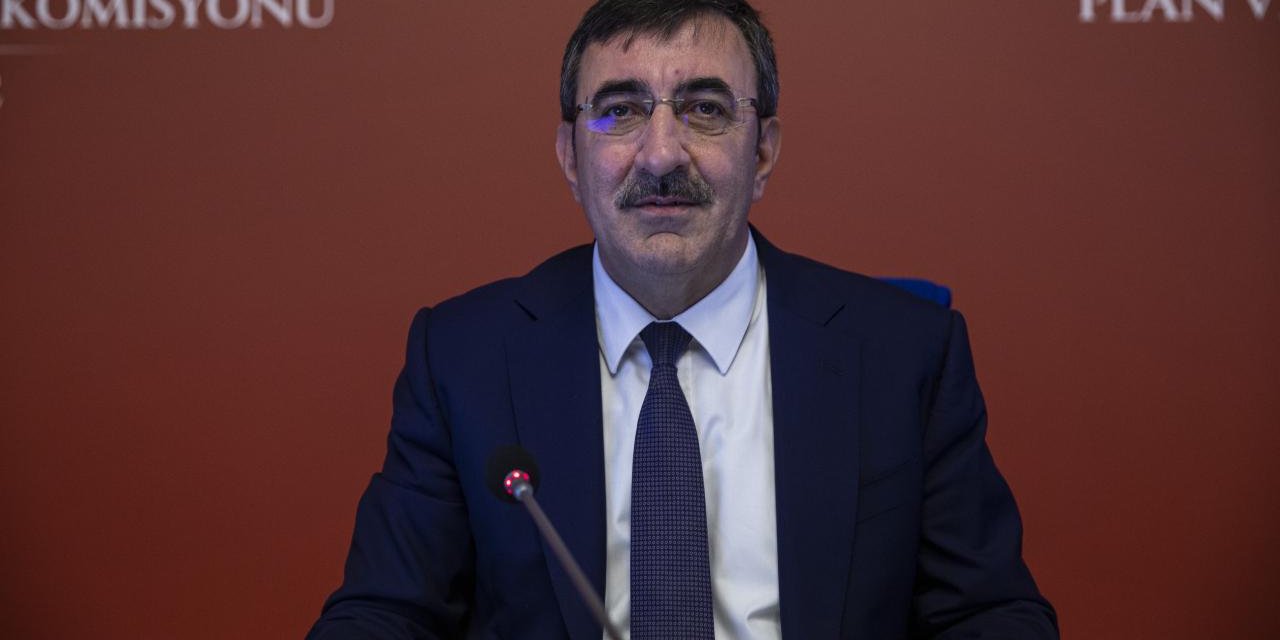 Emekli Maaşı Zammı: Cumhurbaşkanı Yardımcısı Yılmaz'dan Bomba Açıklama!