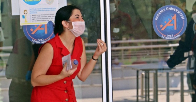 KPSS'ye 1 Dakika Geç Kalan Genç Kız Gözyaşlarına Hakim Olamadı