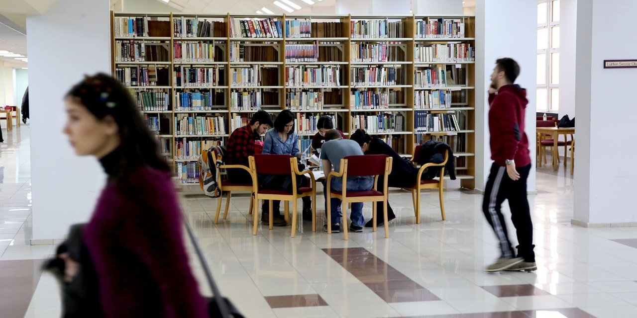 Üniversitenin Akademiye Yön Veren Kütüphanesi!