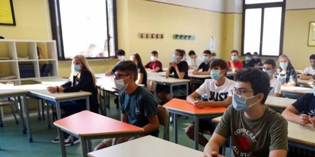 İtalya'da 5.6 Milyon Öğrenci İçin Okullar Açıldı