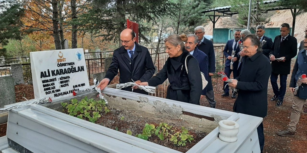 Türk Eğitim Sen Başkanı Talip Geylan Öğretmenler Günü'nde Şehit Öğretmenleri Ziyaret Etti!