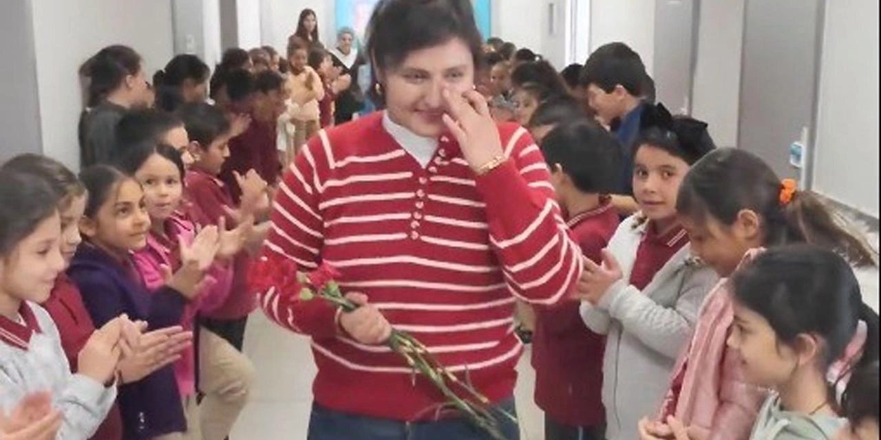 Kanseri Yenen Öğretmene Duygulandıran Karşılama!