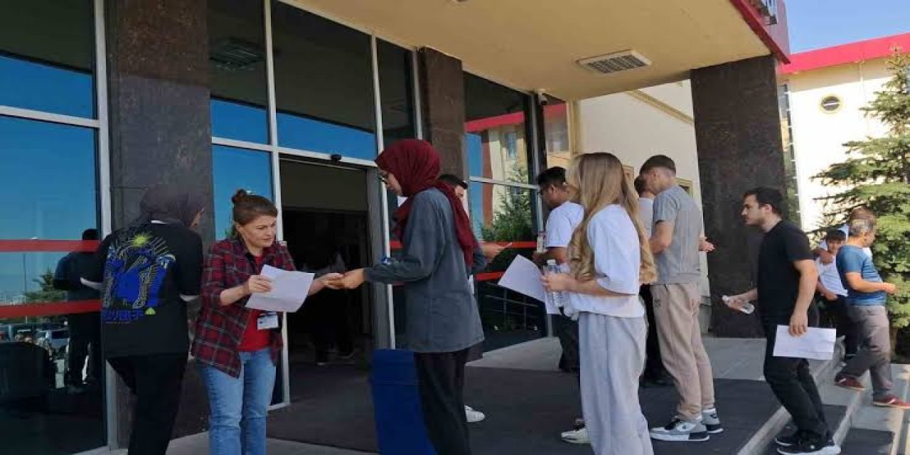 YKS'ye 1 Dakika Geç Kalan Öğrenciler Sınava Alınmadı