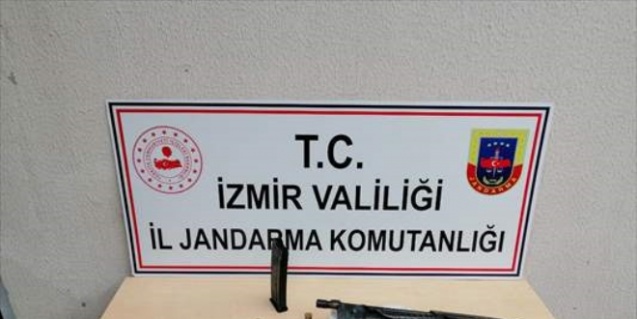 İzmir'de Emekli Öğretmen Ölü Bulundu: 2 Kişi Gözaltında