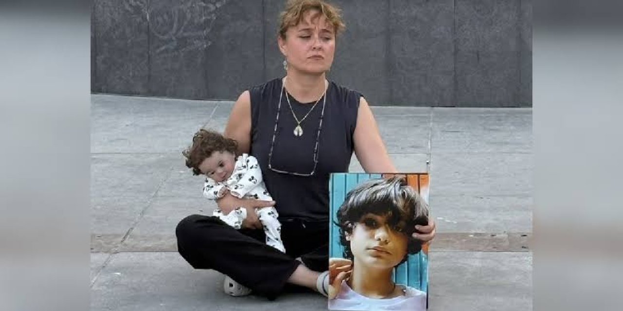 Yasemin Minguzzi Tek Başına Oturma Eylemine Başladı