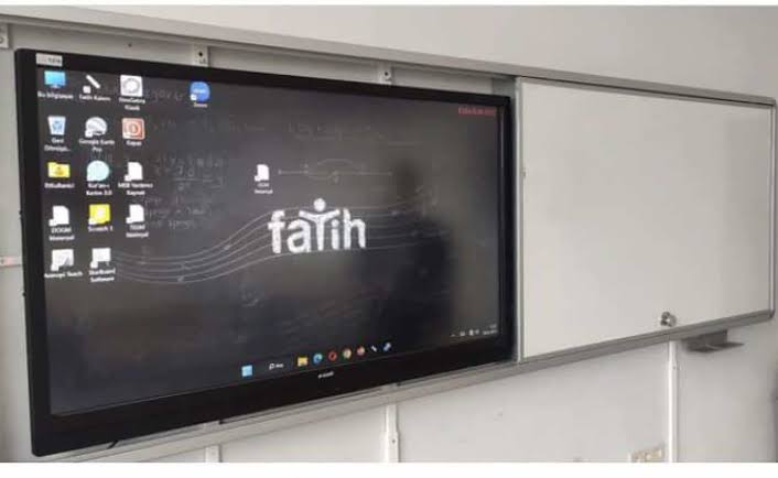 Okullardaki Akıllı Tahtaların Sistemi Baştan Sona Değişiyor