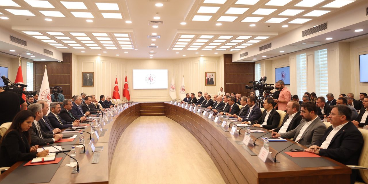 Milyonlarca Memurun Kaderi Masada! 8. Dönem Toplu Sözleşme Görüşmeleri Başladı İşte Masadaki İlk Konular