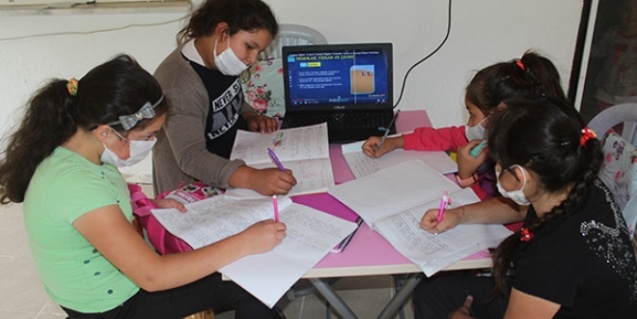 İmam Evini Okula Çevirdi, Sıra Oluştu!