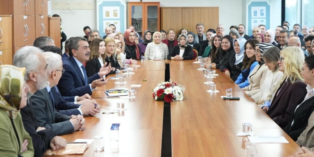 MEB, 2025 Uzman Öğretmen ve Başöğretmenlik Başvuru Kılavuzunu Yayımladı