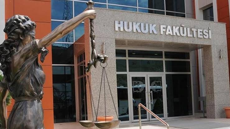 Hukuk Fakültesine Girebilmek İçin İlk 100 Bine Girme Şartını Mahkeme İptal Etti