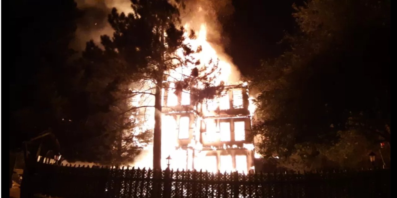 Tarihi Konak Küle Döndü, Emekli Öğretmen Vakfı Suçladı