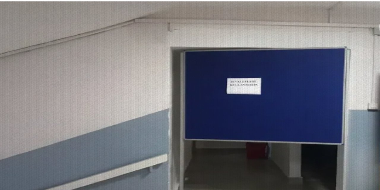 Öğretmen Tuvalet Kapısının Açılmasını İstiyor!