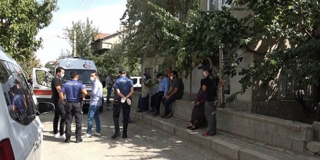 Online Derse Gelmeyen Öğretmen Evinde Ölü Bulundu