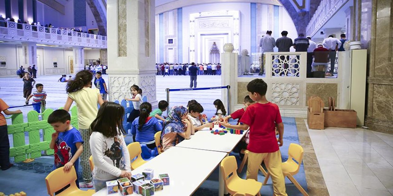 Sarıyer’de Lise Öğrencilerine Cuma Namazı Engeli İddiası