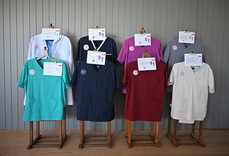 Sağlık Çalışanları İçin Zorunlu Renkli Kıyafet Uygulaması Geliyor, Mürdüm ve Yeşil Renk Dikkat Çekiyor