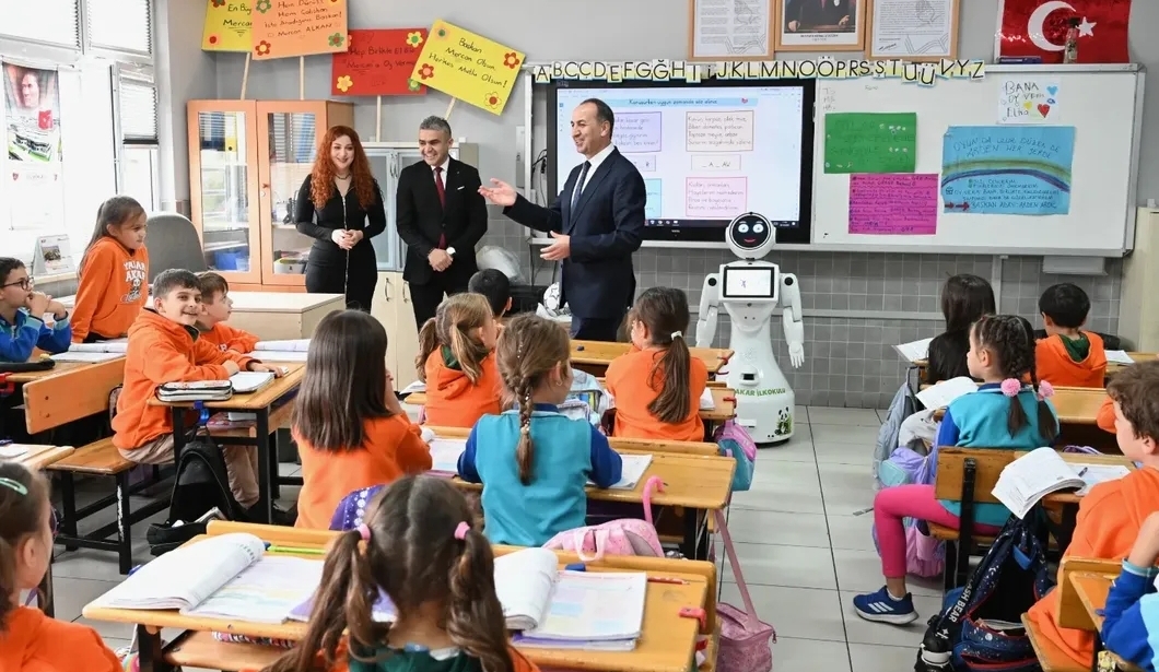 Sınıf Başkanı Seçilirsem İl Milli Eğitim Müdürünü Getireceğim Dedi, Dediğini Yaptı