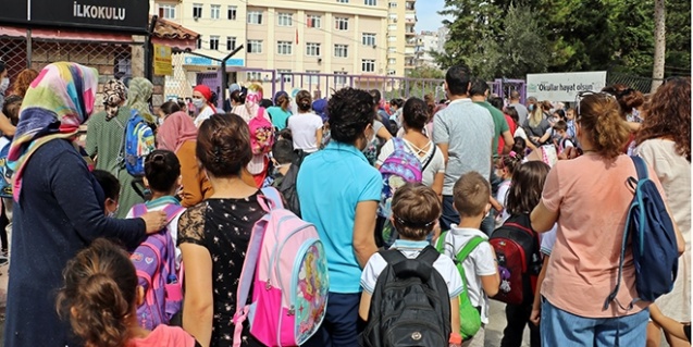 Yüz Yüze Eğitimde Okul Önlerinde Yoğunluk Oluştu