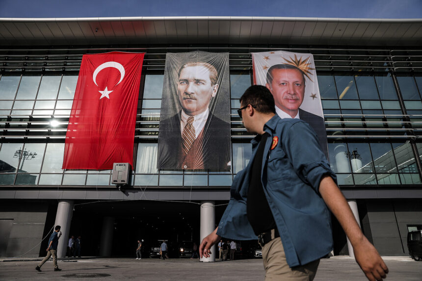 Resmi Bayramlarda Cumhurbaşkanının Resminin Asılmasından Doğal Ne Olabilir?