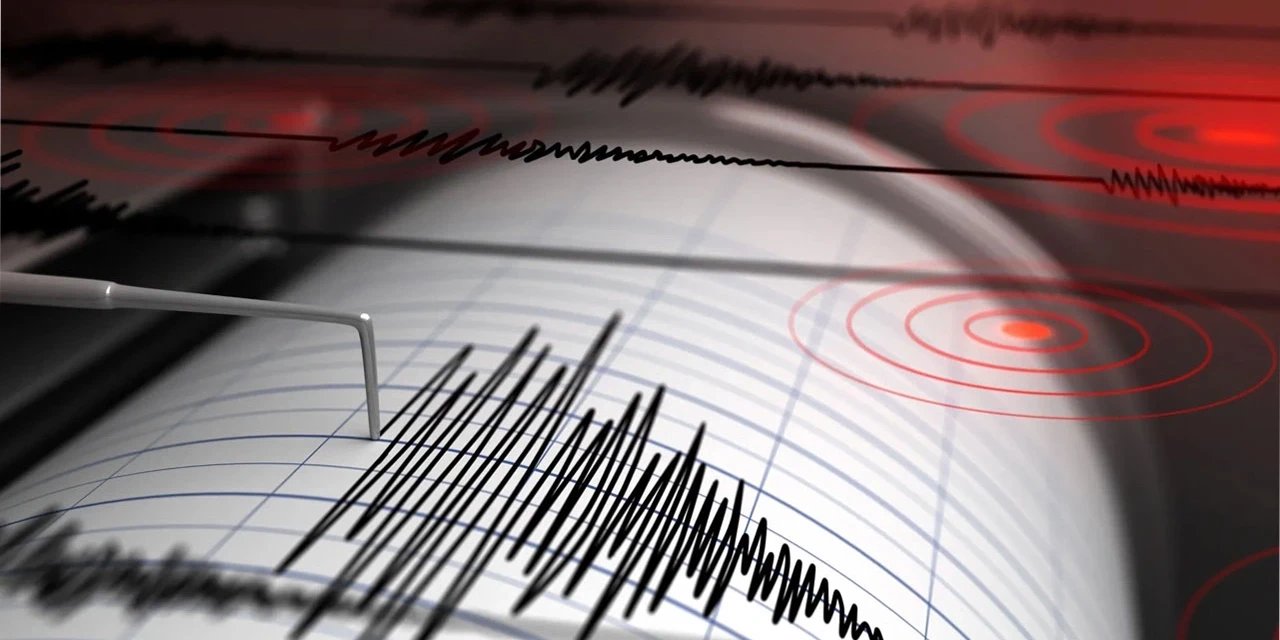 Balıkesir'de Deprem Oldu, Civar İllerden Hissedildi