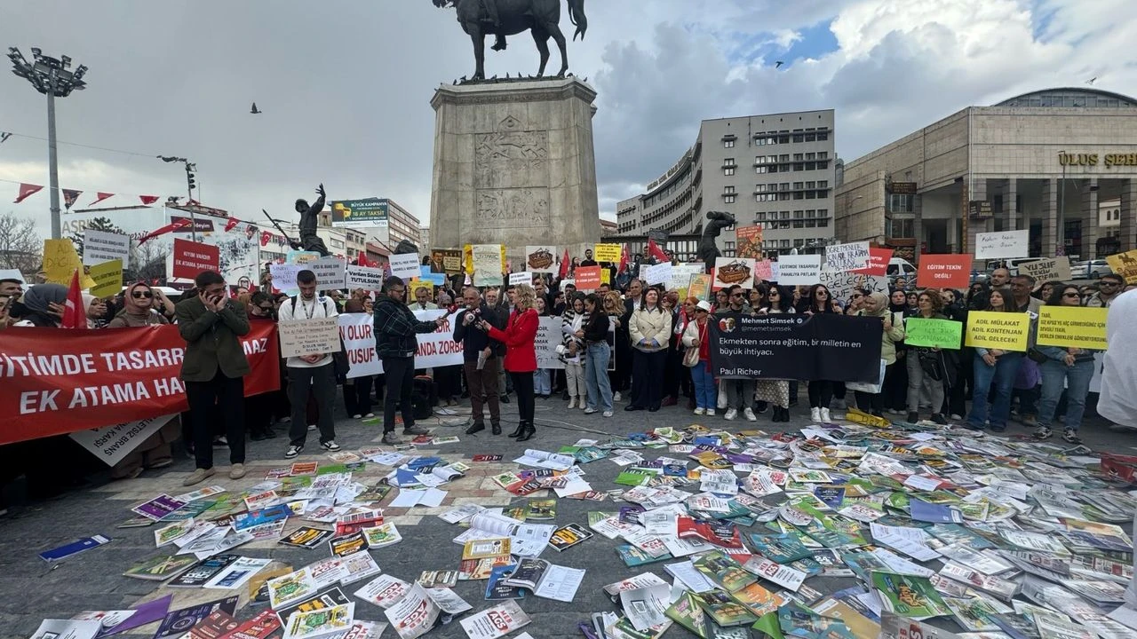 Atanamayan Öğretmenler Meydanlara İniyor