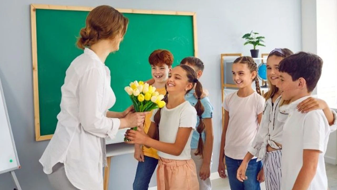 Öğretmenler Günü İçin Öğretmenlere Hediye Yasağı