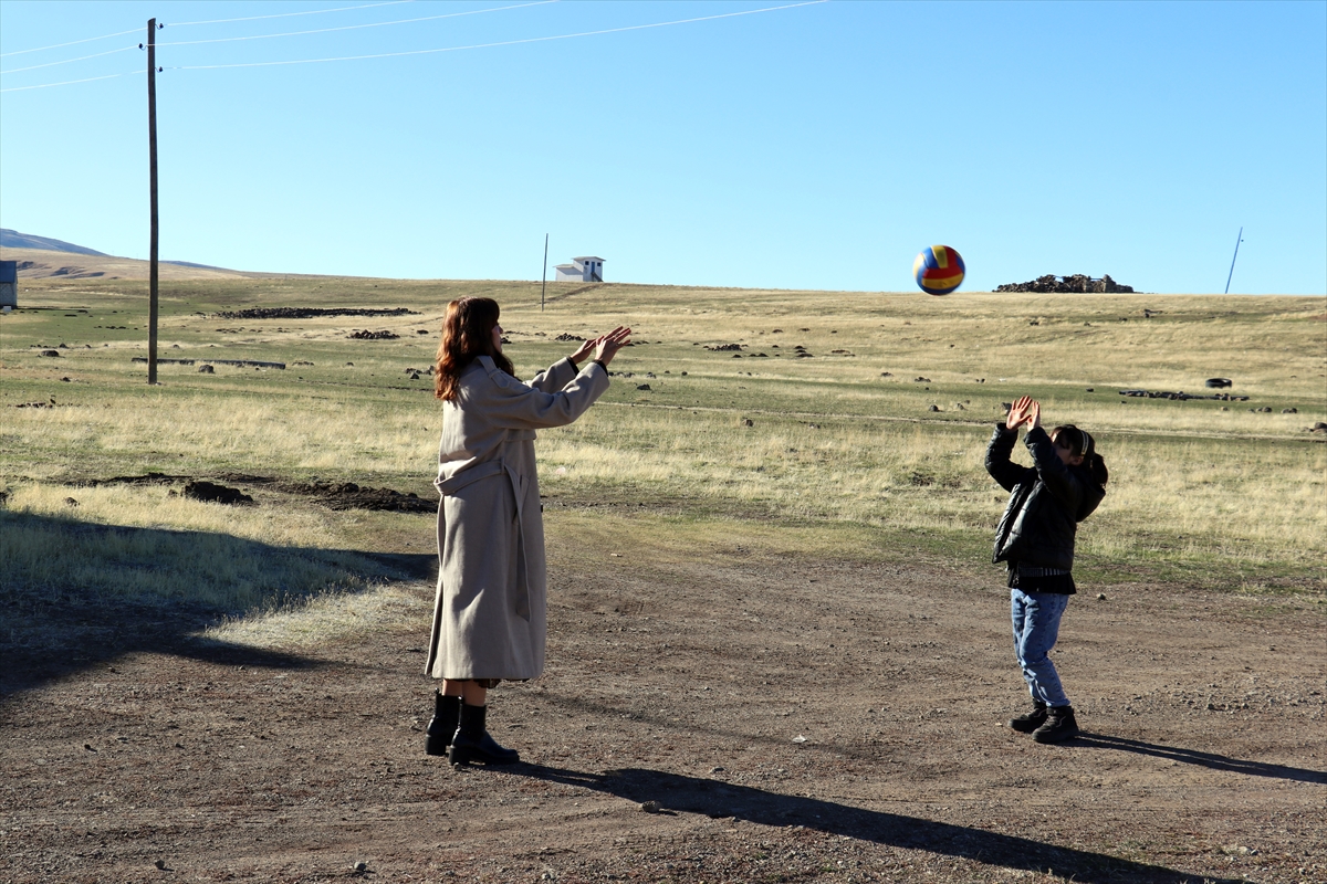 Sosyal Medyada Gündem Olmuştu, Sadece Bir Öğrencisi Olan Okulun Öğretmeni Sedanur Açış Kimdir?