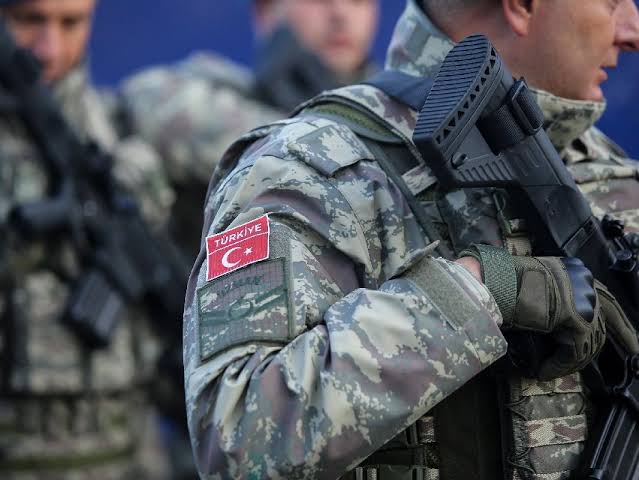 Uzman Erbaşlara ve Sözleşmeli Erlere