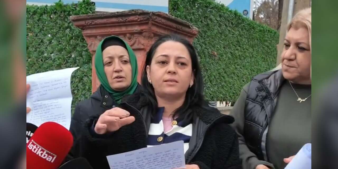 O Öğretmeni Protesto Etmek İçin Veliler Eylem Yaptı