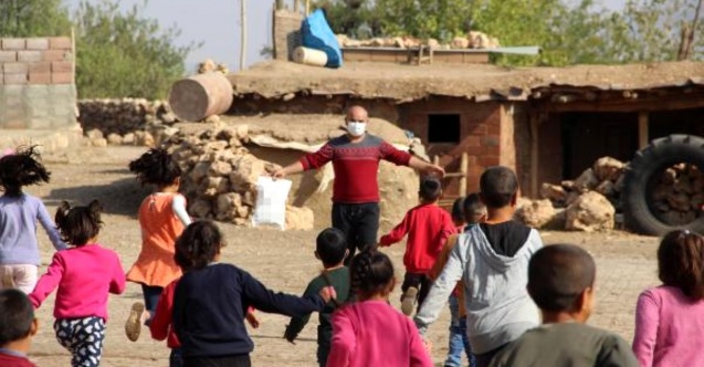 Komşunun Kitabıyla Öğretmen Oldu