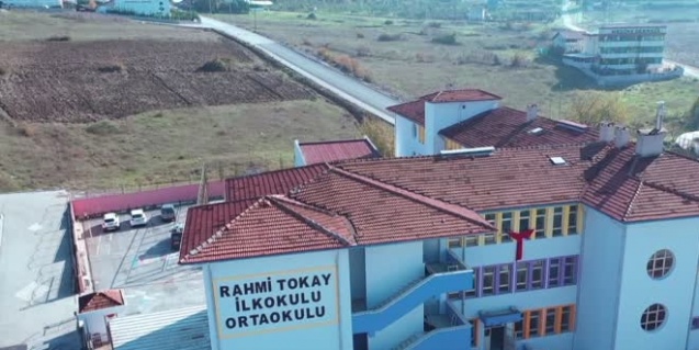 Öğretmenliği Bırakıp Müteahhit Oldu, 13 Okul Yaptırdı!