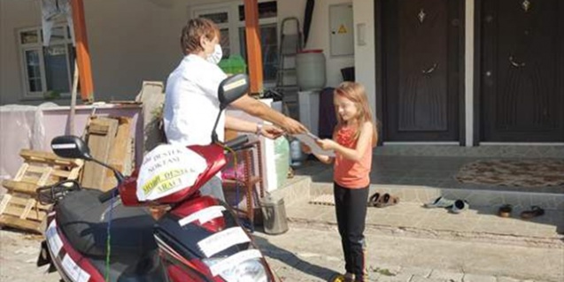 Öğretmen, Motosikletini EBA'ya Dönüştürdü