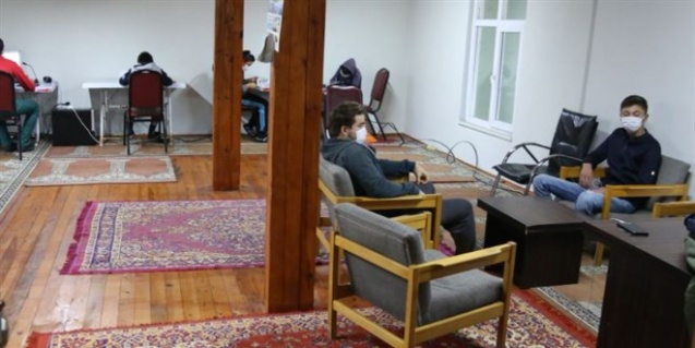 Köy Muhtarından Öğrencilerin Canlı Ders Problemine Çözüm