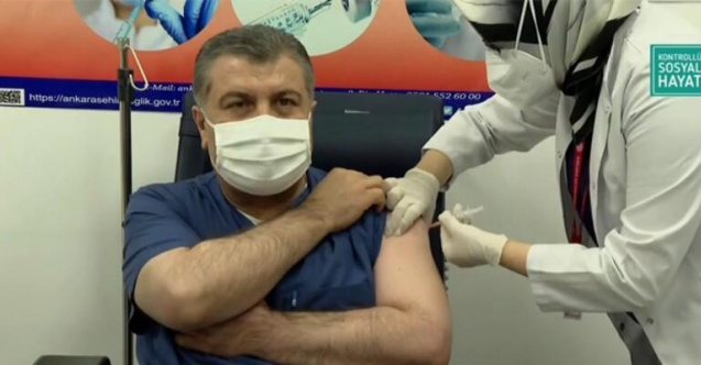 Bakan Koca Canlı Yayında Aşı Oldu