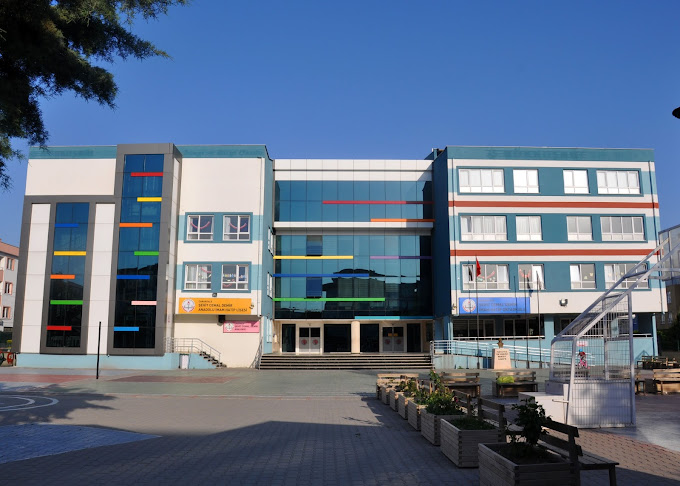 Anadolu İmam Hatip Lisesi’nde Neler Oluyor?