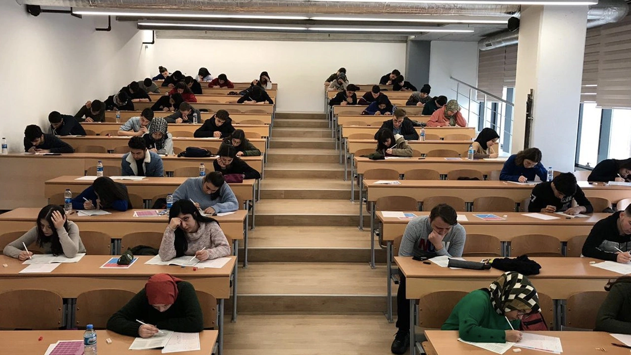 Uzman Öğretmenlik Sınavı Giriş Yerleri Belgesi Bugün Açıklanacak!