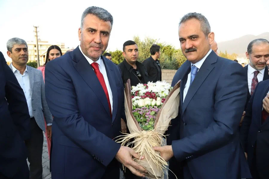 Bakan Mahmut Özer bu okula hayran kaldı.