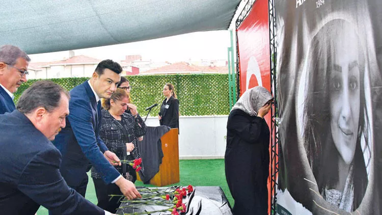 Arzu öğretmene ağlatan anma