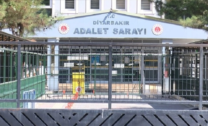 Diyarbakır’da bir memur tutuklandı!