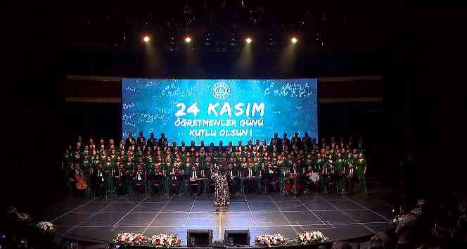 İstanbul'da 140 öğretmen, usta isimlerle birlikte konser verdi