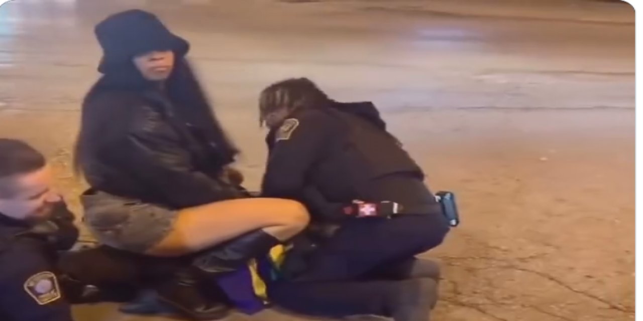 Bir kadın, gözaltına alınan sevgilisini kurtarmak için polislere twerk yaptı.